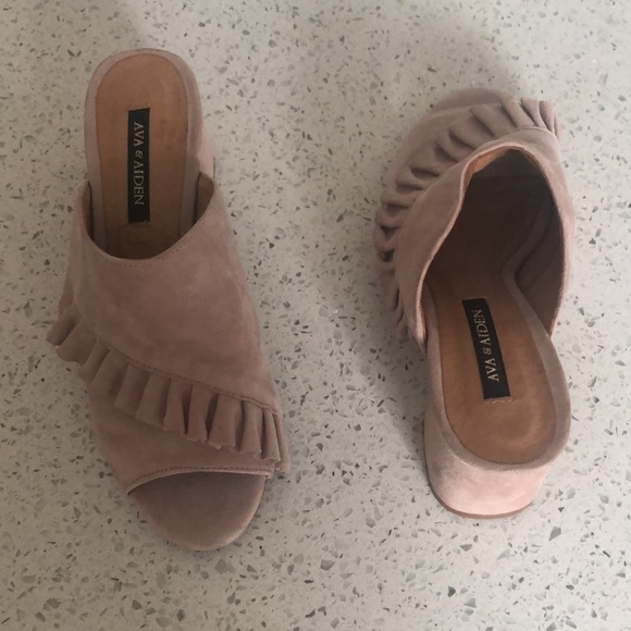 Beautiful Suede Shoes - Picture 4 of 5